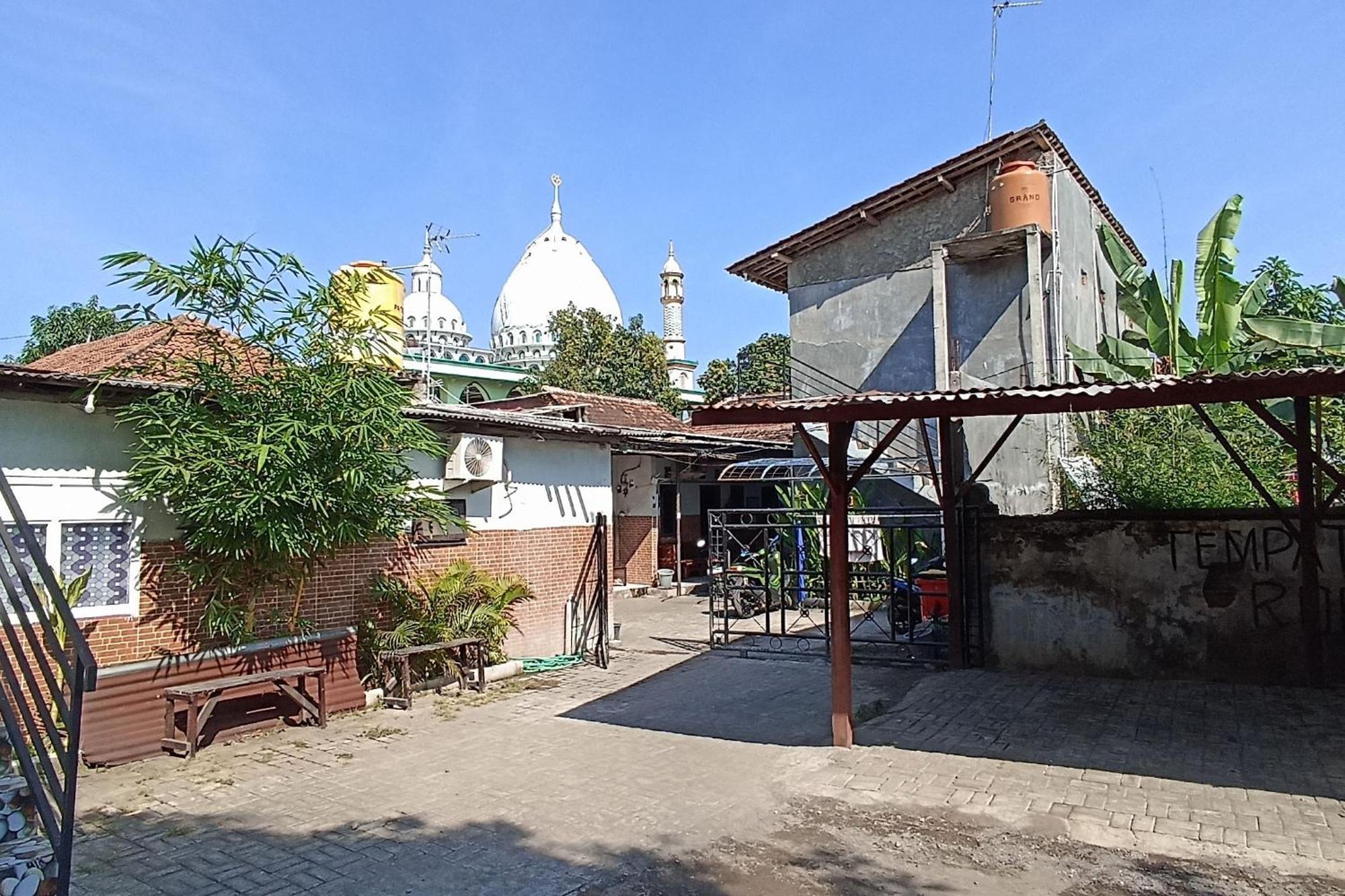 Tutus Homestay Syariah Redpartner Pasuruan Exterior photo