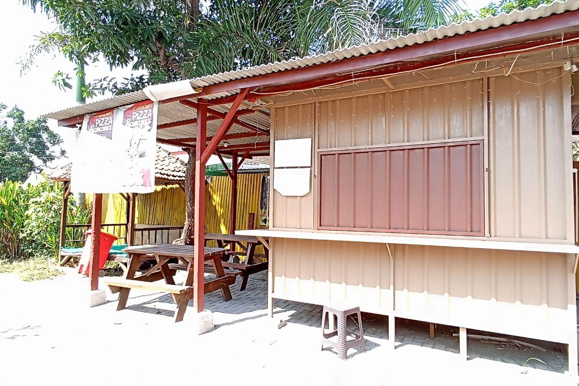 Tutus Homestay Syariah Redpartner Pasuruan Exterior photo