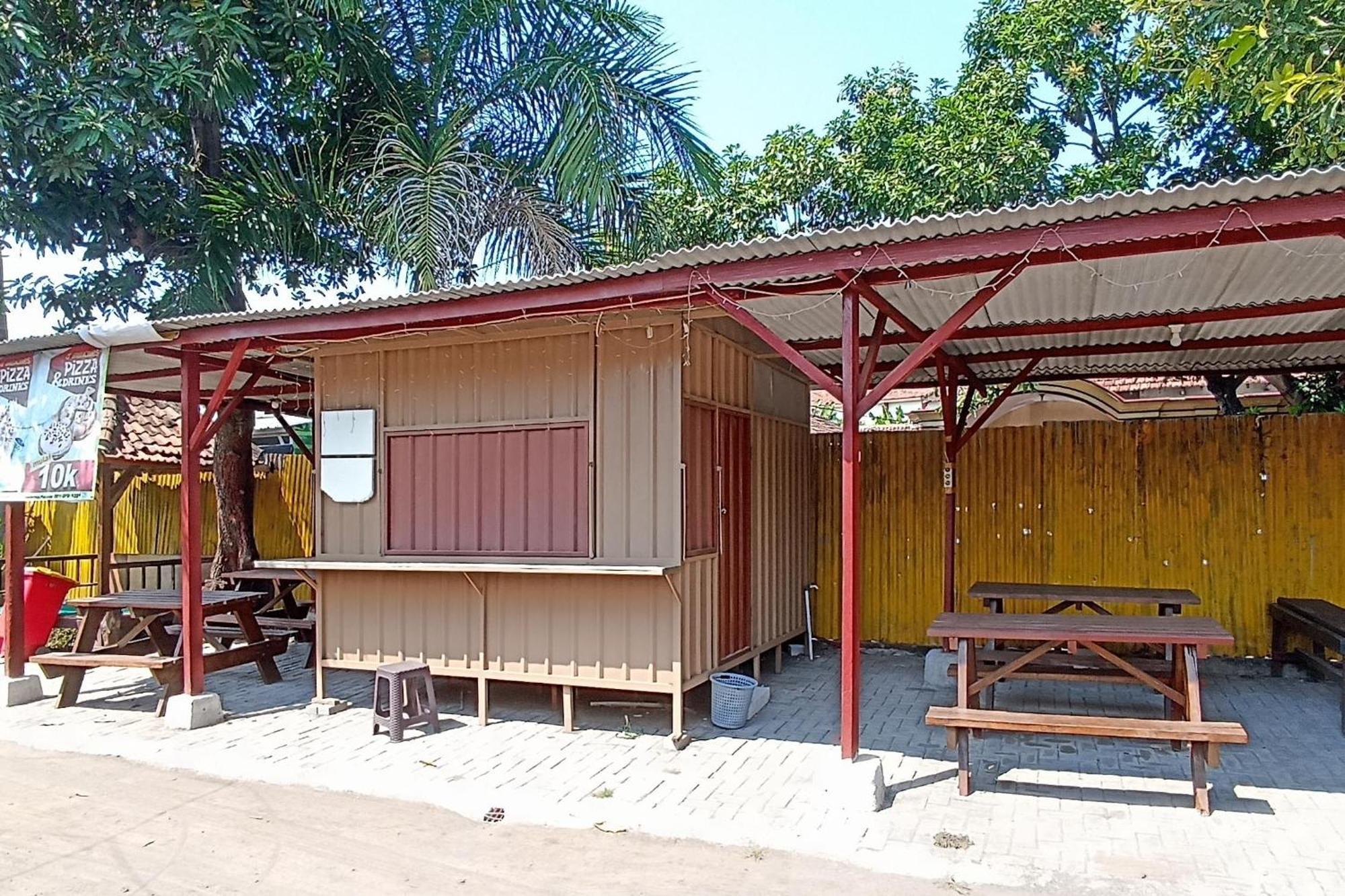 Tutus Homestay Syariah Redpartner Pasuruan Exterior photo