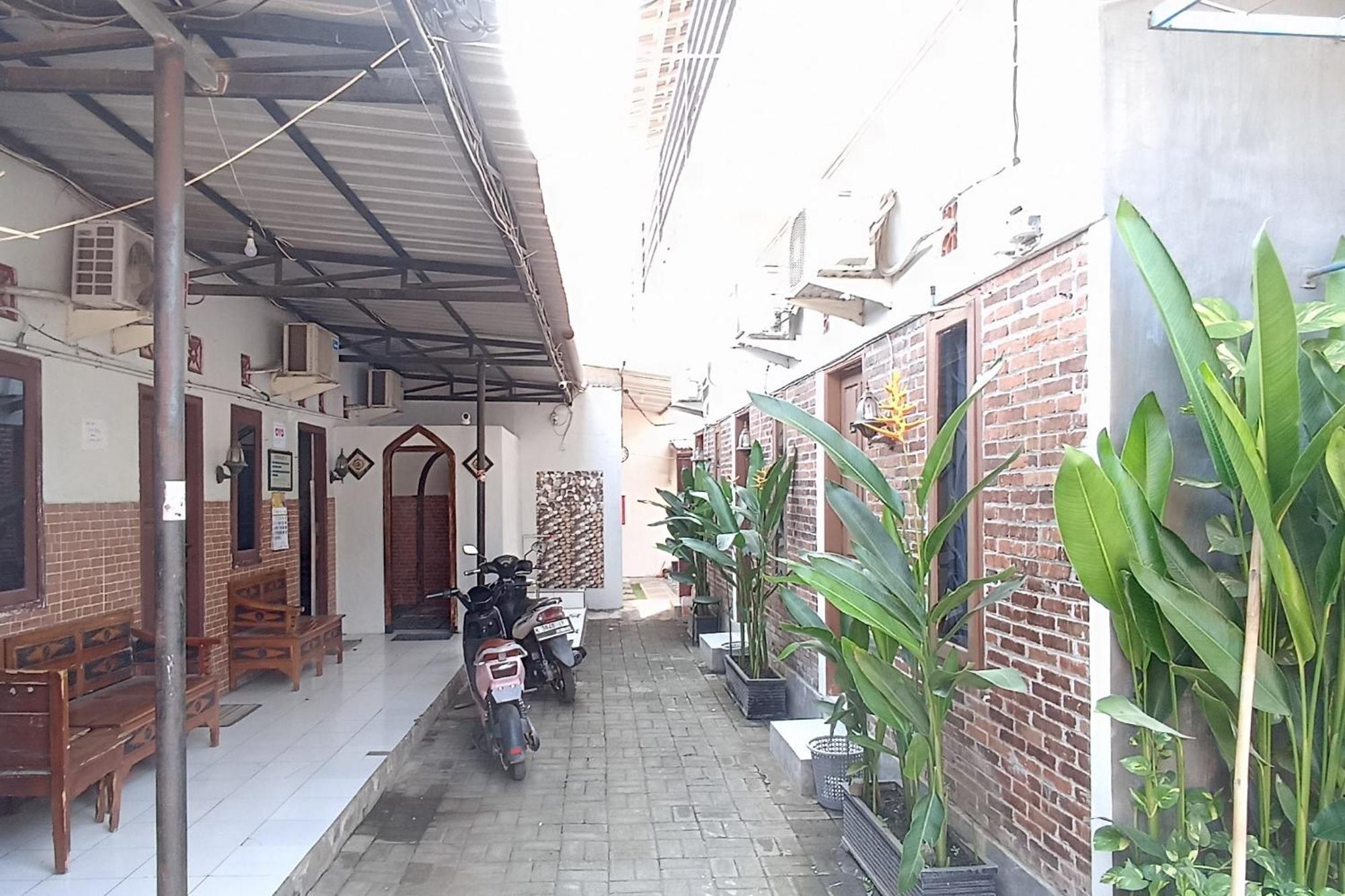 Tutus Homestay Syariah Redpartner Pasuruan Exterior photo